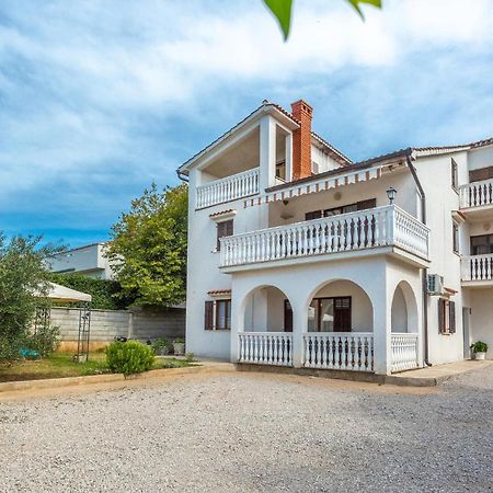 2 Bedroom Cozy Apartment In Omisalj Omišalj Exterior foto