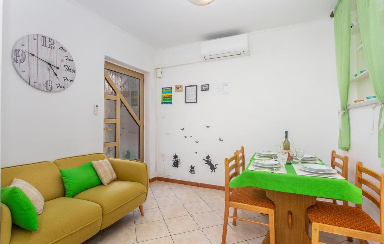 2 Bedroom Cozy Apartment In Omisalj Omišalj Exterior foto