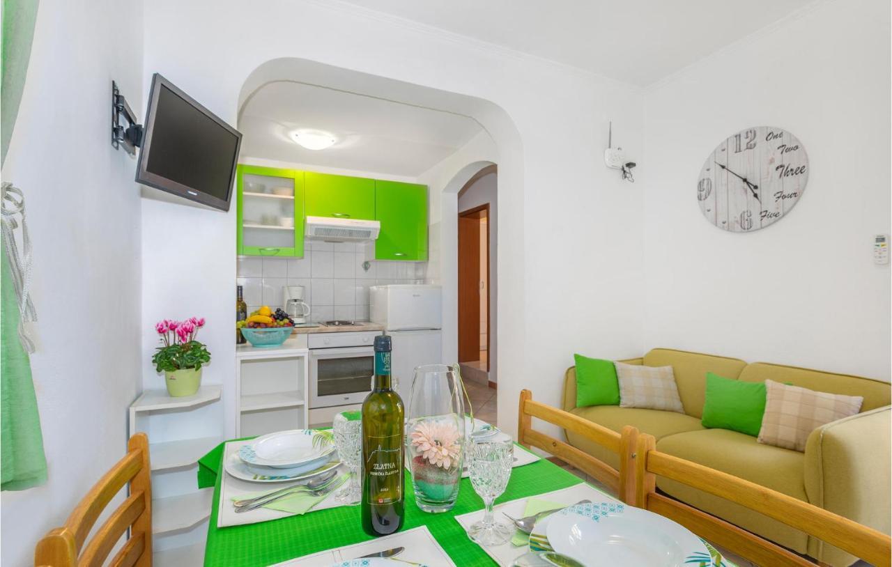 2 Bedroom Cozy Apartment In Omisalj Omišalj Exterior foto