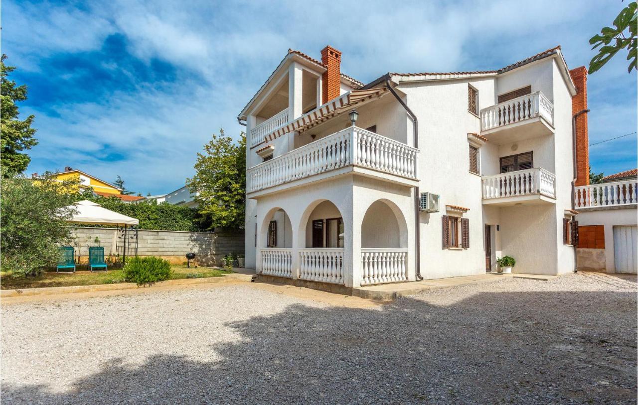 2 Bedroom Cozy Apartment In Omisalj Omišalj Exterior foto