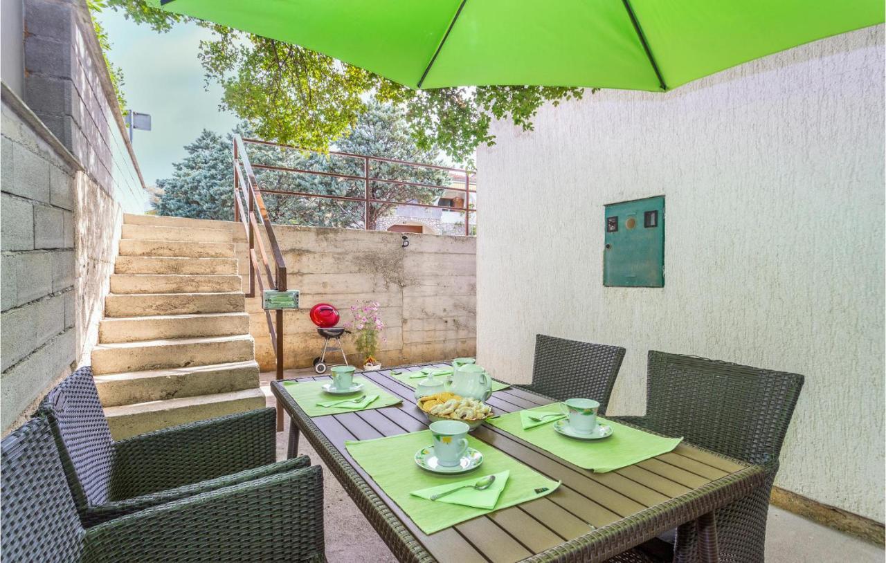 2 Bedroom Cozy Apartment In Omisalj Omišalj Exterior foto