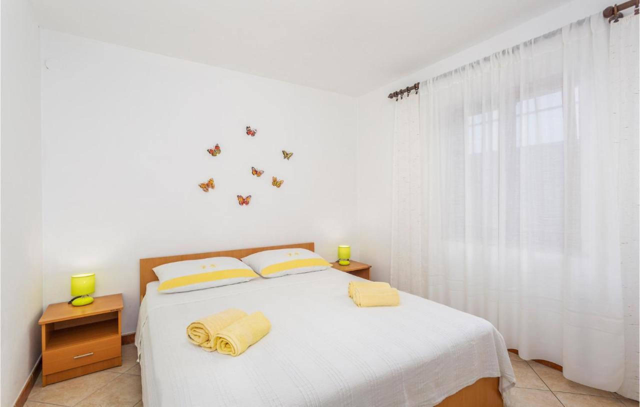 2 Bedroom Cozy Apartment In Omisalj Omišalj Exterior foto
