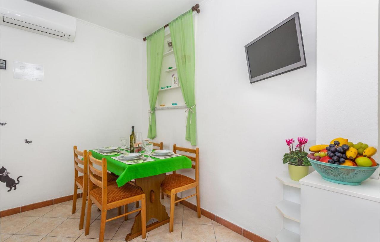2 Bedroom Cozy Apartment In Omisalj Omišalj Exterior foto