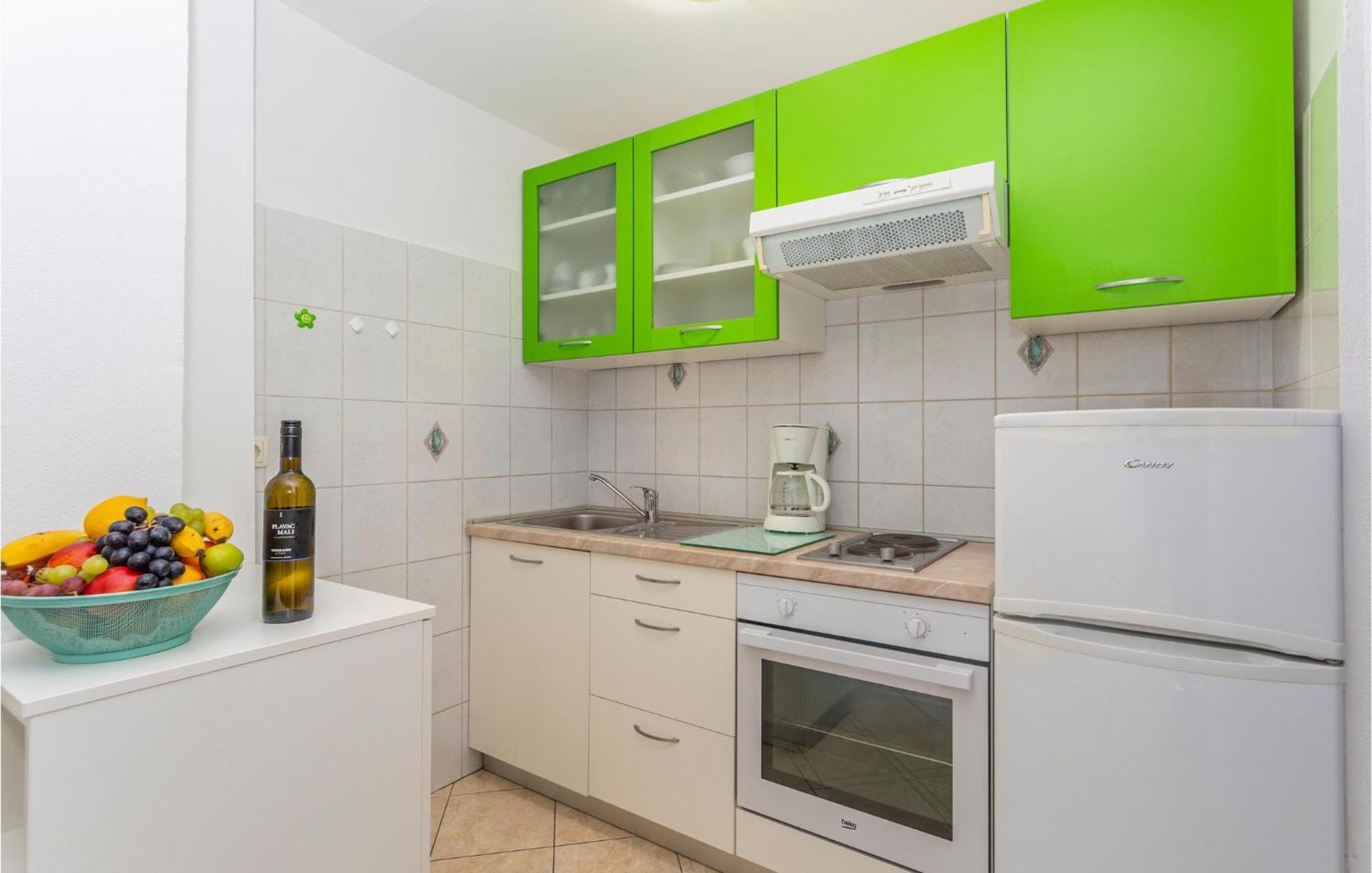 2 Bedroom Cozy Apartment In Omisalj Omišalj Exterior foto