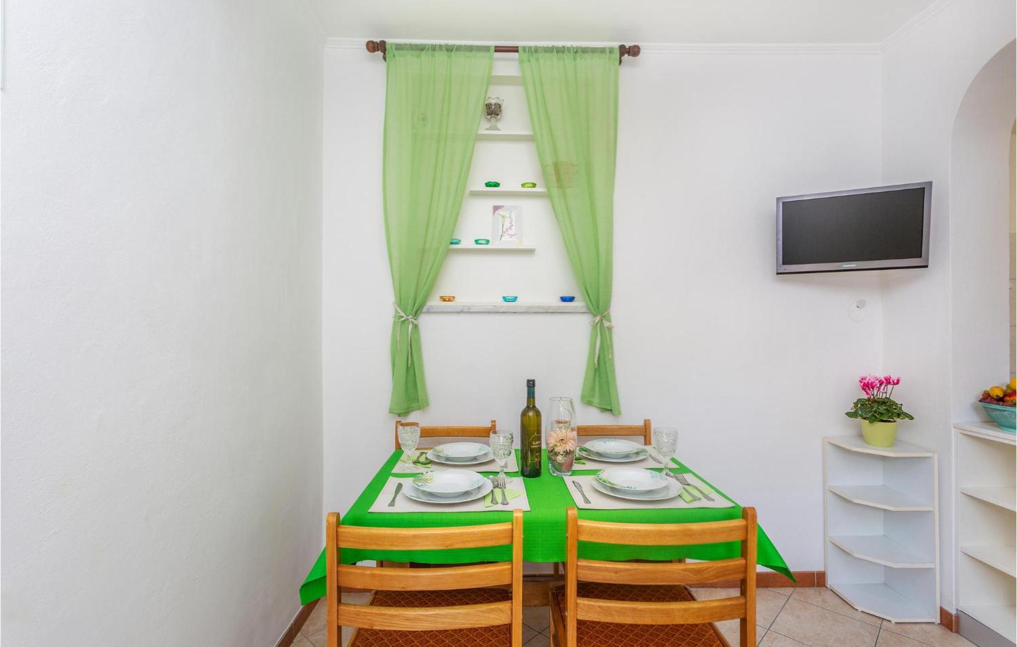 2 Bedroom Cozy Apartment In Omisalj Omišalj Exterior foto